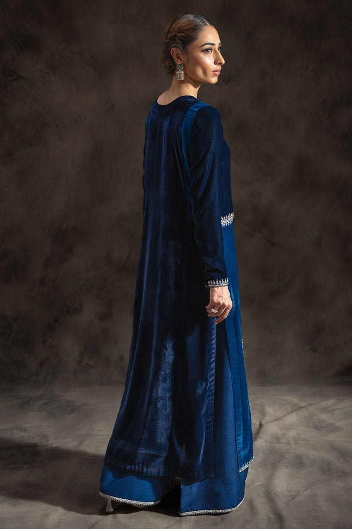 Ivyleen - Zainab Salman - velvet Suit - raniazara