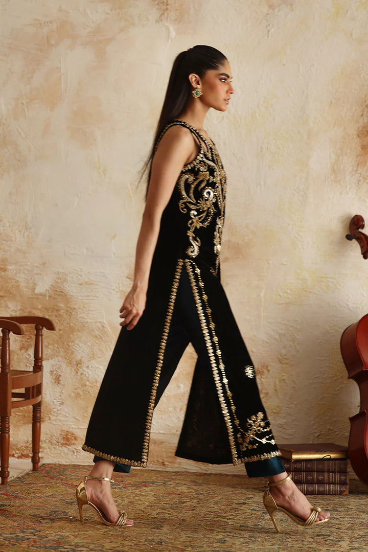 Shahnoor - Nadia Farooqui - Velvet Dress  - raniazara