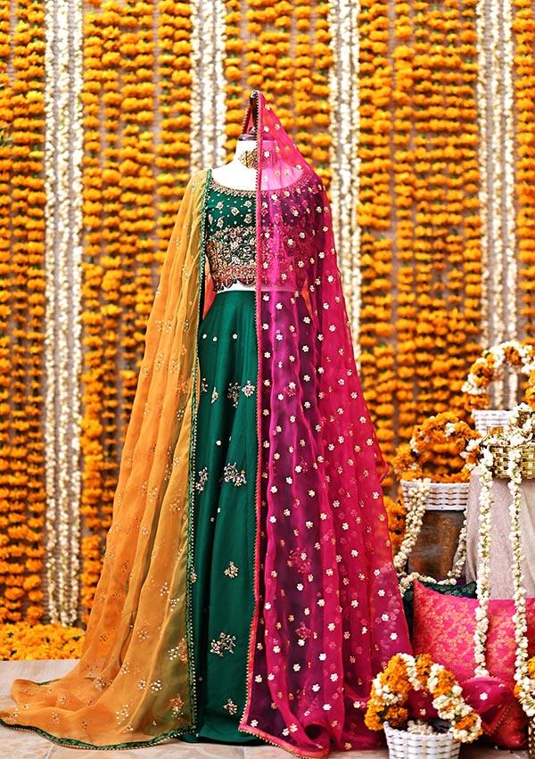 HAMNA with lehenga and dupatta raniazarastudio