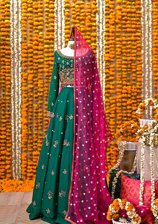 HAMNA with lehenga and dupatta raniazarastudio