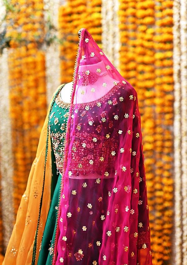 HAMNA with lehenga and dupatta raniazarastudio