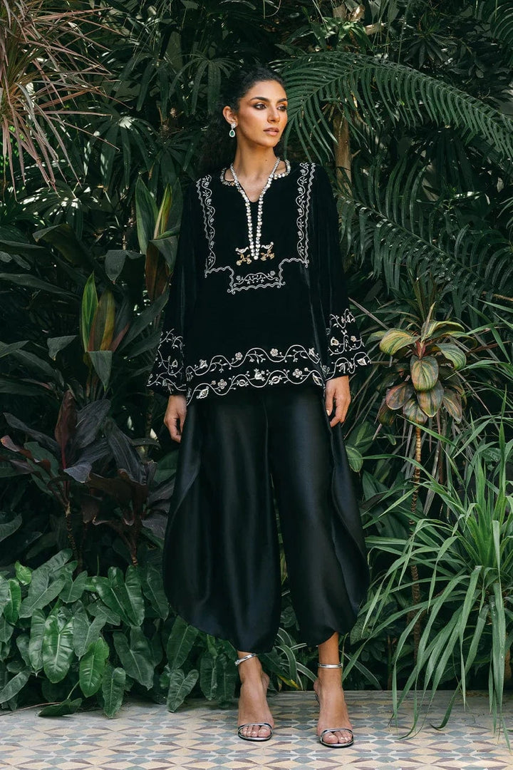 Mavi - Sania Maskatiya - Velvet Suit - raniazara
