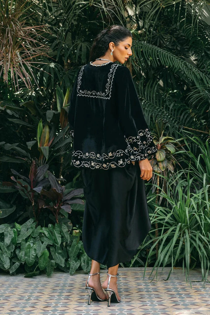 Mavi - Sania Maskatiya - Velvet Suit - raniazara