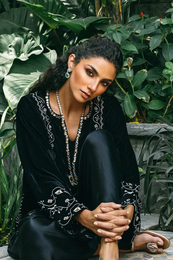 Mavi - Sania Maskatiya - Velvet Suit - raniazara