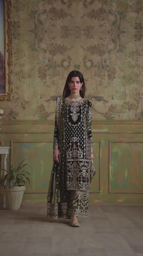 Adara - FAIZA SAQLAIN - Pret - raniazara