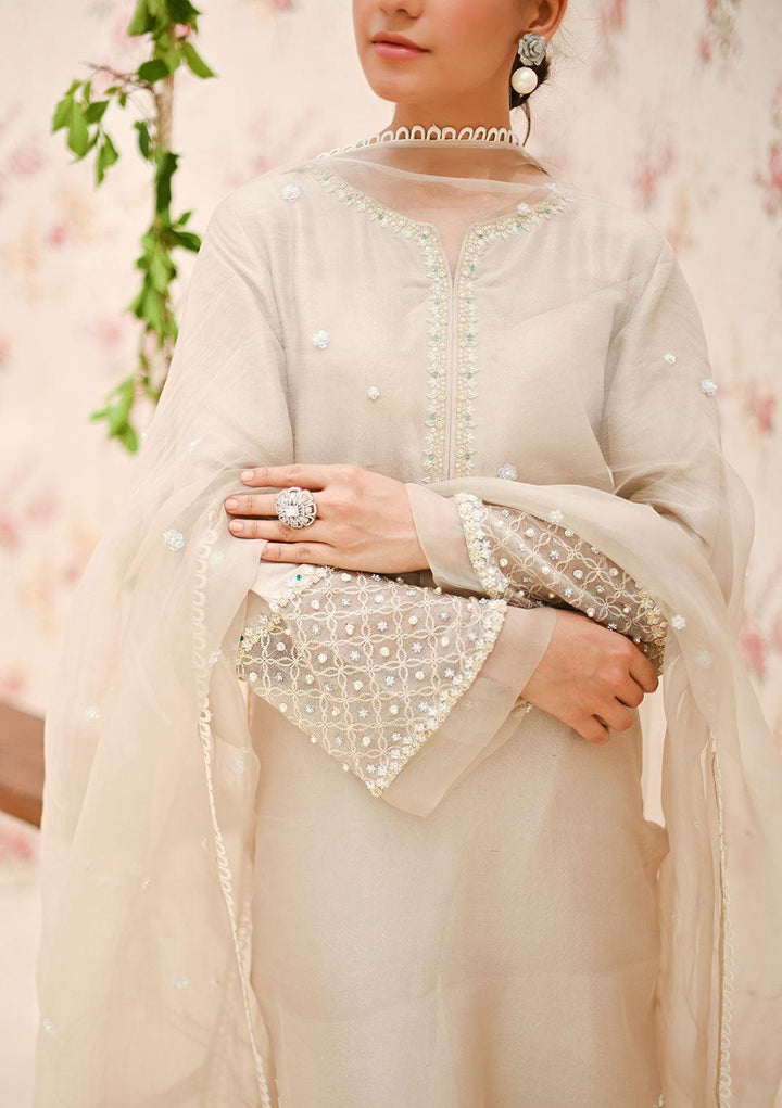 Hebah With Dupatta raniazarastudio